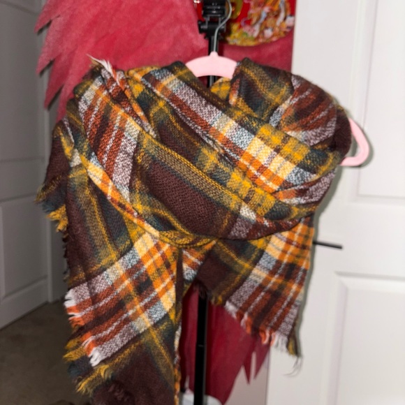 Plaid Scarf Set - Picture 6 of 9